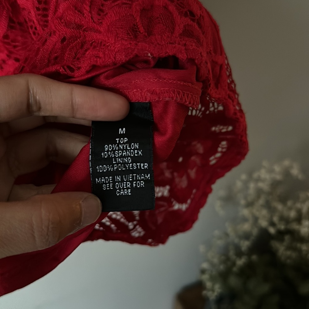 RED LACE TOP || SIZE M - Picture 9 of 13